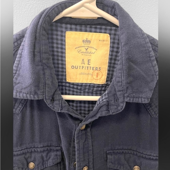 American Eagle Button-up. Mens. Size Small - Picture 3 of 4